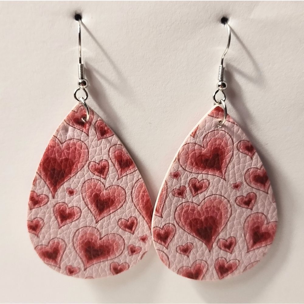 Hearts dangle earrings teardrop faux leather new d73